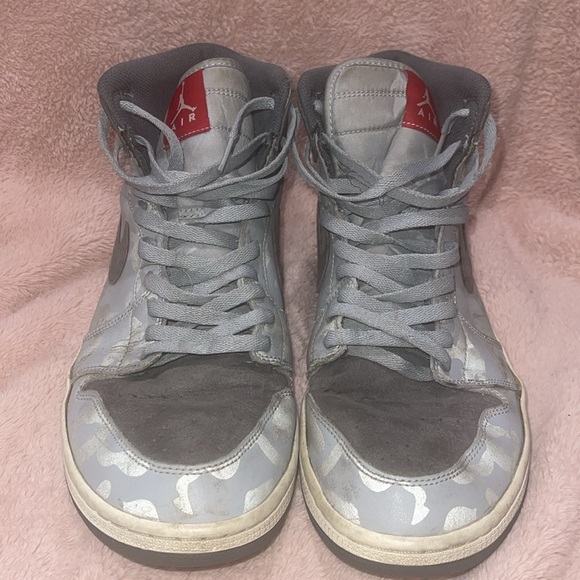 Men's Air Jordan 1 Retro High Wolf Grey AA3993-027 - Picture 3 of 12